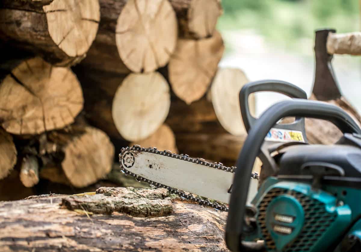 how to split firewood with a chainsaw